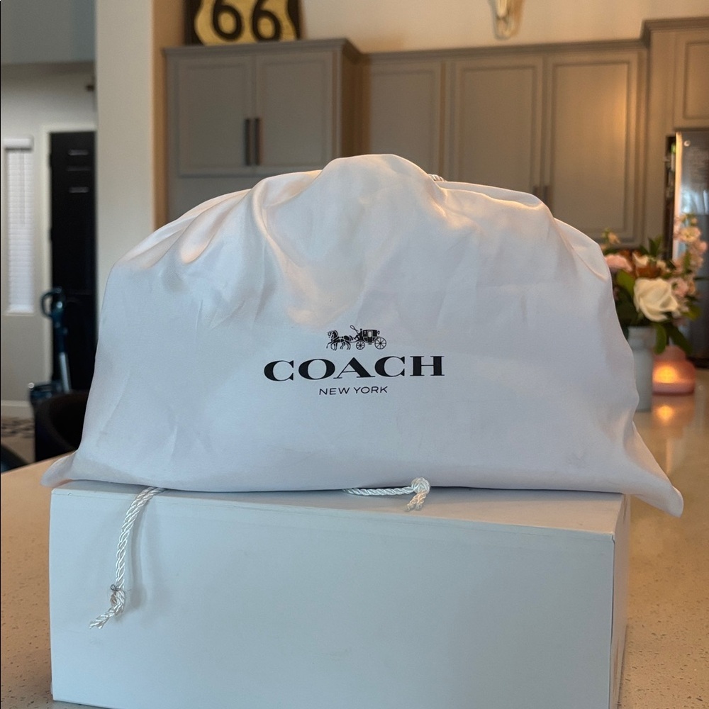 Coach Georgie Slide in Pink, Size 6.5 - Picture 5 of 5